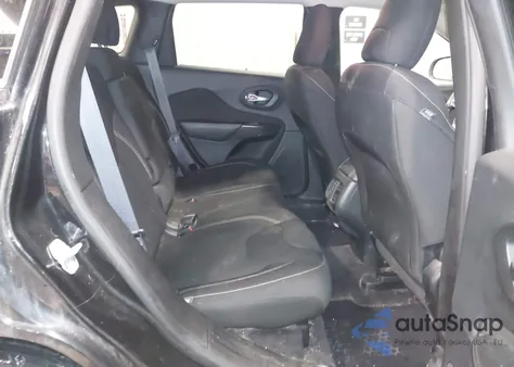 2016 Jeep Cherokee Latitude z USA, uszkodzony, nr VIN 1C4PJMCS6GW262502